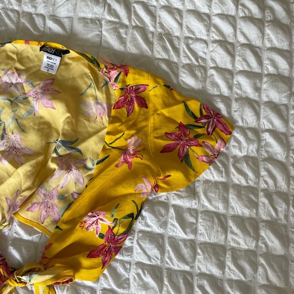 BeachRiot yellow floral wrap crop top - Picture 3 of 7